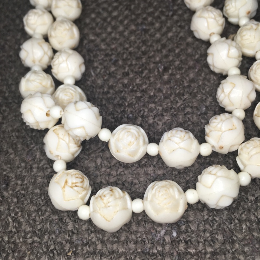 Vintage Retro Beaded Carved Rose Necklace